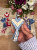 Portachiavi cuore bicolor in Macramé - Accessorio Handmade personalizzato